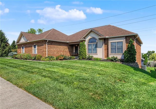 Photo 2 of Single family home for sale at 350 Saint Andrews Trl, Miamisburg, OH 45342 | MLS# 967653 | Listing updated on 2026-09-12
