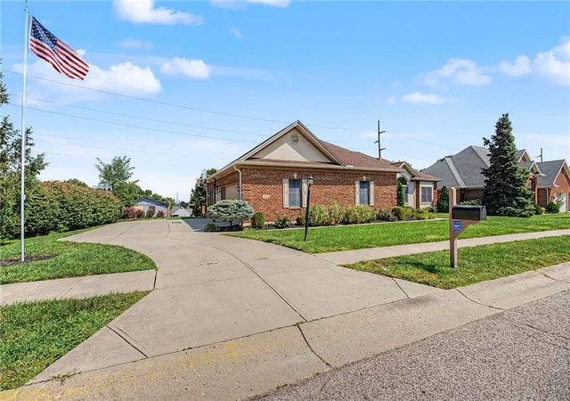 Photo 3 of Single family home for sale at 350 Saint Andrews Trl, Miamisburg, OH 45342 | MLS# 967653 | Listing updated on 2026-10-04