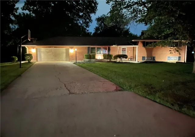 Photo 2 of Single family home for sale at 300 Heidi Ct, Washington Twp, OH 45459 | MLS# 967732 | Listing updated on 2026-09-12