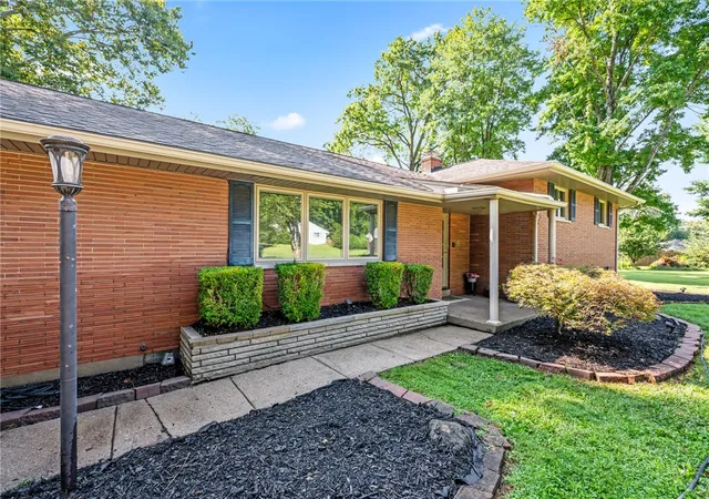 Photo 3 of Single family home for sale at 300 Heidi Ct, Washington Twp, OH 45459 | MLS# 967732 | Listing updated on 2026-09-12