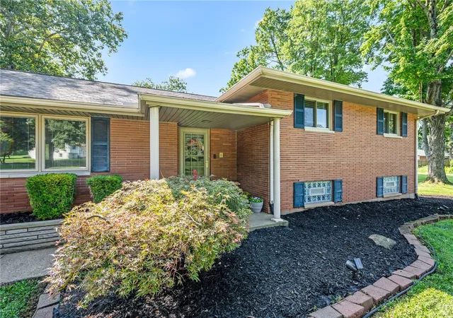 Photo 4 of Single family home for sale at 300 Heidi Ct, Washington Twp, OH 45459 | MLS# 967732 | Listing updated on 2026-09-12