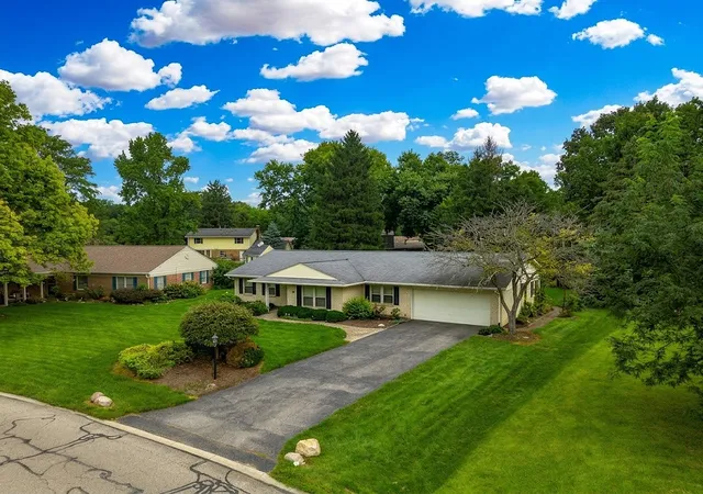 Photo 2 of Single family home for sale at 208 N Village Dr, Centerville, OH 45459 | MLS# 966756 | Listing updated on 2026-09-10