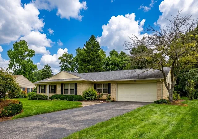 Photo 3 of Single family home for sale at 208 N Village Dr, Centerville, OH 45459 | MLS# 966756 | Listing updated on 2026-09-10
