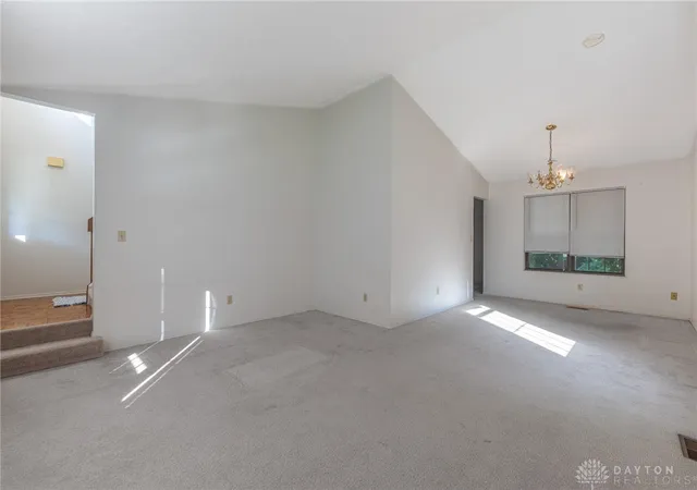 Photo 3 of Sale Pending at 815 Hunters Ridge Dr, Fairborn, OH 45324 | MLS# 967755 | Listing updated on 2026-08-31