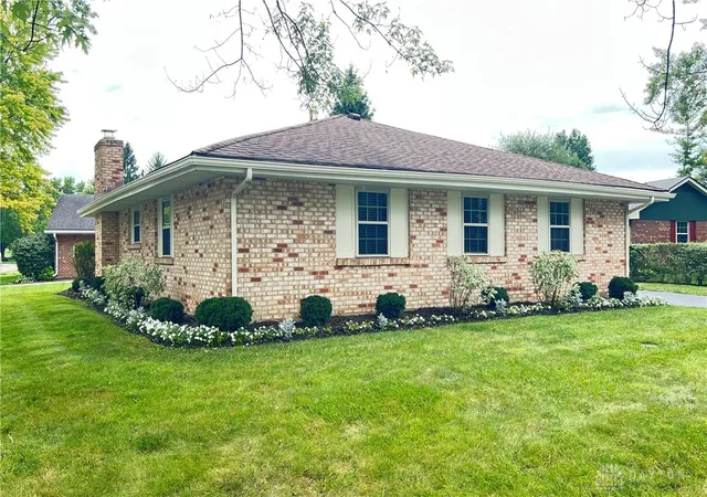Photo 2 of Sale Pending at 1008 Old Stone Ct, Centerville, OH 45459 | MLS# 967706 | Listing updated on 2026-10-03