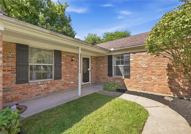 Photo 3 of Single family home for sale at 3321 Pebble Creek Dr, Dayton, OH 45432 | MLS# 967450 | Listing updated on 2026-09-11
