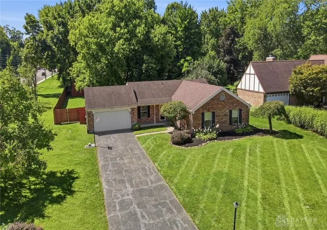 Photo 4 of Single family home for sale at 3321 Pebble Creek Dr, Dayton, OH 45432 | MLS# 967450 | Listing updated on 2026-09-11