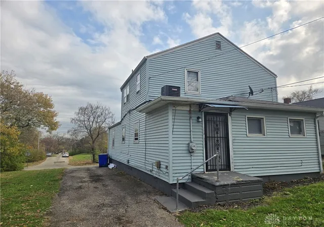 Photo 2 of Sale Pending at 927 Verona Rd, Dayton, OH 45417 | MLS# 967772 | Listing updated on 2026-09-12