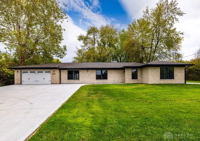 Photo 2 of Single family home for sale at 6247 Celeste Dr, Franklin, OH 45005 | MLS# 967698 | Listing updated on 2026-08-31