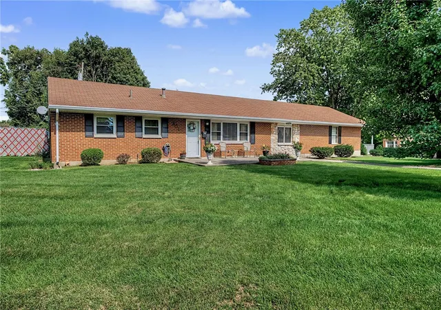 Photo 2 of Single family home for sale at 301 Carol Ln, Englewood, OH 45322 | MLS# 967399 | Listing updated on 2026-09-08