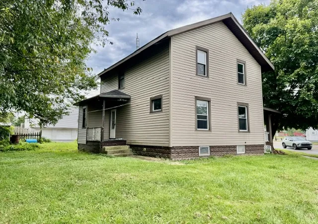 Photo 3 of Single family home for sale at 826 N Belmont Ave, Springfield, OH 45503 | MLS# 967761 | Listing updated on 2026-09-10