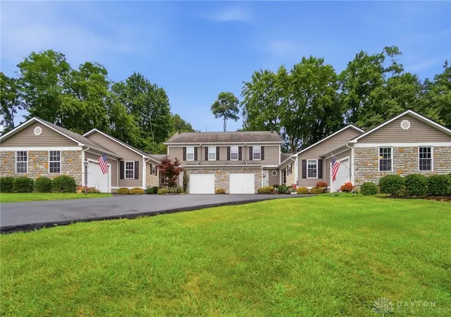 Photo 3 of Townhouse for sale at 790 Lakeshore Dr, Maineville, OH 45039 | MLS# 967958 | Listing updated on 2026-09-01