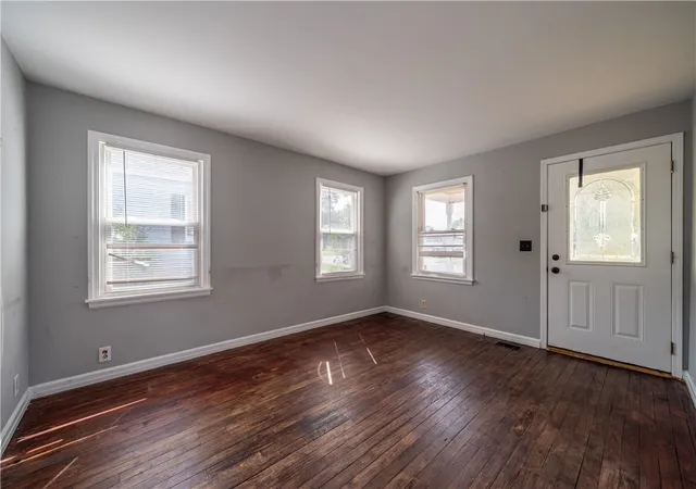Photo 2 of Sale Pending at 18 N Riverview Dr, Hamilton, OH 45015 | MLS# 967821 | Listing updated on 2026-09-03