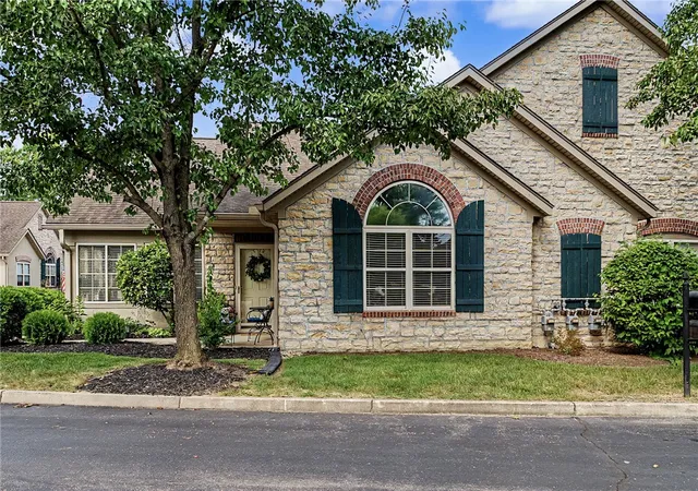 Listing Photo 5 - Condo for sale in building located at 2061 Wentworth Vlg Dr, Bellbrook, OH 45305
