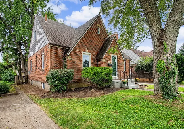 Photo 2 of Single family home for sale at 220 E Dorothy Ln, Dayton, OH 45429 | MLS# 967004 | Listing updated on 2026-09-09