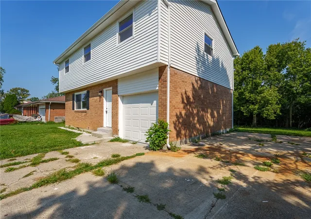 Photo 4 of Single family home for sale at 4889 Becker Dr, Dayton, OH 45417 | MLS# 967927 | Listing updated on 2026-09-12