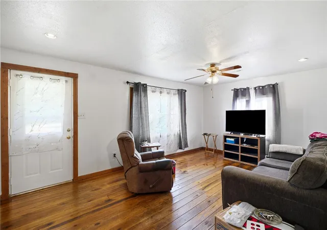 Photo 3 of Single family home for sale at 6207 Kalbfleisch Rd, Middletown, OH 45042 | MLS# 968039 | Listing updated on 2026-09-14