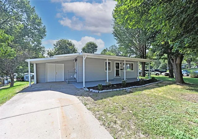 Photo 2 of Single family home for sale at 802 Johnson Ave, Miamisburg, OH 45342 | MLS# 968043 | Listing updated on 2026-09-02