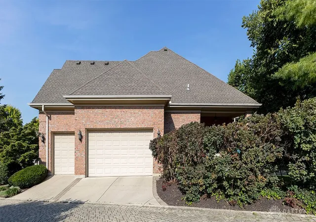 Photo 3 of Single family home for sale at 15 Aspen Woods Dr, Springboro, OH 45066 | MLS# 968040 | Listing updated on 2026-09-03