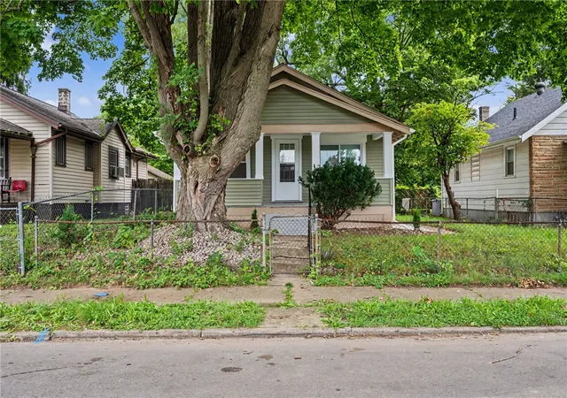 Photo 2 of Single family home for sale at 832 Clarkson Ave, Dayton, OH 45402 | MLS# 968079 | Listing updated on 2026-10-02