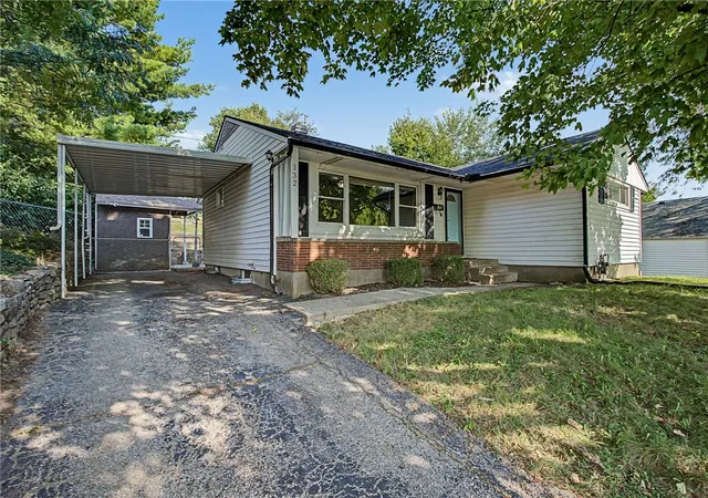 Photo 2 of Sale Pending at 132 Circle Dr, Fairborn, OH 45324 | MLS# 968001 | Listing updated on 2026-09-11
