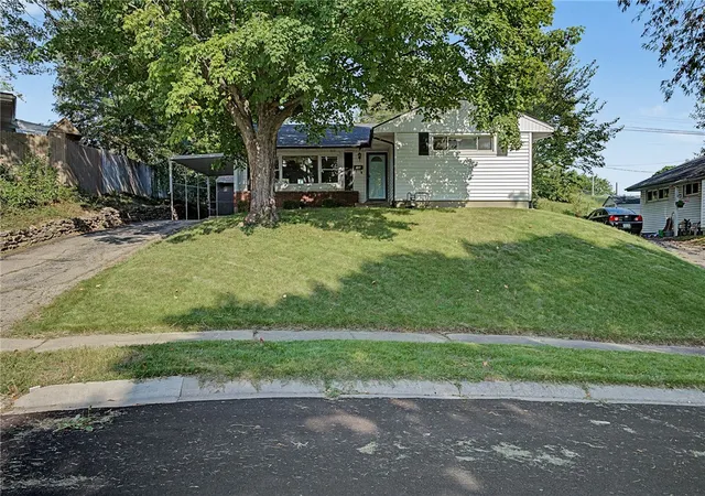 Photo 3 of Sale Pending at 132 Circle Dr, Fairborn, OH 45324 | MLS# 968001 | Listing updated on 2026-09-11