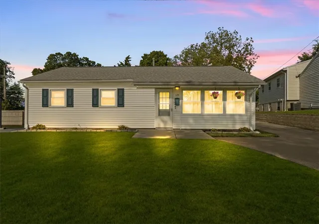 Photo 1 of Sale Pending at 125 E Doris Dr, Fairborn, OH 45324 | MLS# 968082 | Listing updated on 2026-10-01