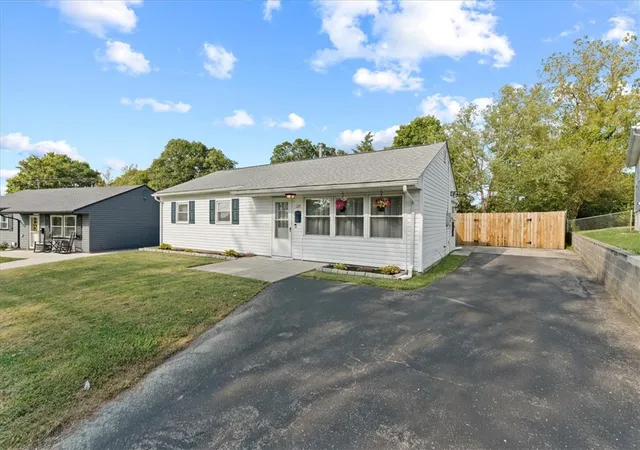 Photo 3 of Sale Pending at 125 E Doris Dr, Fairborn, OH 45324 | MLS# 968082 | Listing updated on 2026-10-01