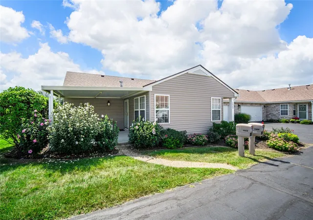 Listing Photo 3 - Condo for sale in building located at 1922 Falling Leaf Ln, Miamisburg, OH 45342