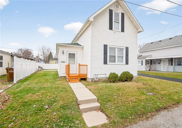 Photo 2 of Single family home for sale at 359 Ridge St, Piqua, OH 45356 | MLS# 968160 | Listing updated on 2026-09-03