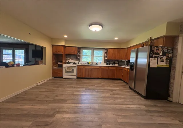 Photo 3 of Single family home for sale at 416 E Spring St, Eaton, OH 45320 | MLS# 968166 | Listing updated on 2026-09-17