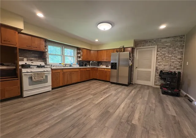 Photo 3 of Single family home for sale at 416 E Spring St, Eaton, OH 45320 | MLS# 968166 | Listing updated on 2026-09-17