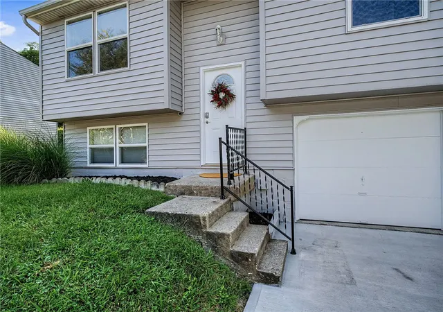 Photo 3 of Sale Pending at 2933 Greenbrook Ln, Cincinnati, OH 45251 | MLS# 968102 | Listing updated on 2026-10-02