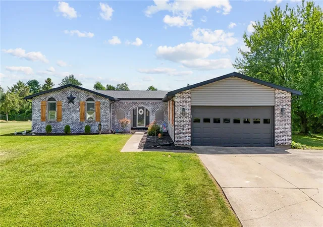 Single family home for sale at 2470 Leon Ln, Springfield, OH 45502 | MLS# 967848
