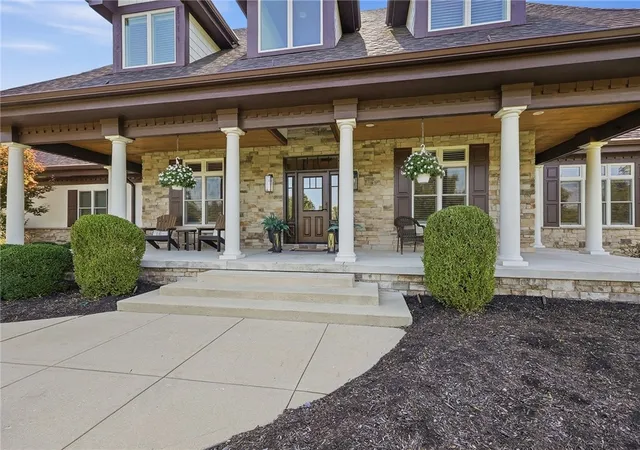 Photo 3 of Mansion for sale at 7562 Country Brk Ct, Springboro, OH 45066 | MLS# 968142 | Listing updated on 2026-10-05