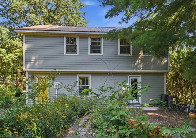 Photo 2 of Single family home for sale at 16 Vermont Ave, Cincinnati, OH 45215 | MLS# 968138 | Listing updated on 2026-09-04