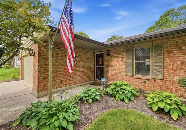 Photo 3 of Sale Pending at 10091 Broken Woods Dr, Miamisburg, OH 45342 | MLS# 968213 | Listing updated on 2026-09-16