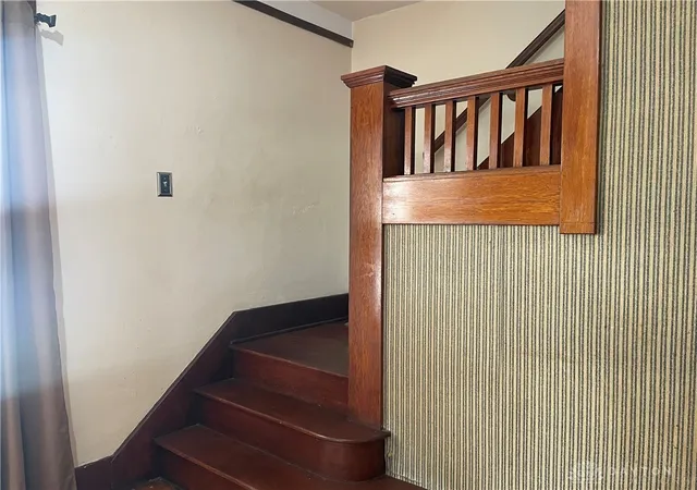 Listing Photo 4 - Condo for sale in building located at 1117 - 1119 Epworth, Dayton, OH 45410