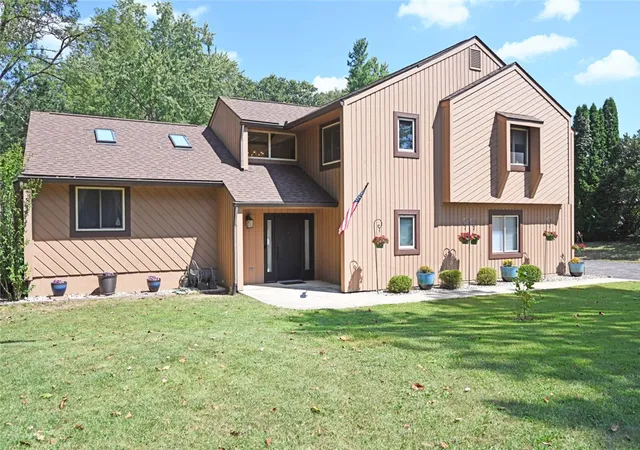 Photo 2 of Single family home for sale at 1065 Wilderness Blf, Tipp City, OH 45371 | MLS# 968217 | Listing updated on 2026-09-09