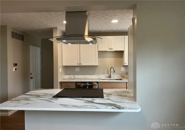 Listing Photo 5 - Condo for sale in building located at 9920 Sheehan Rd, Dayton, OH 45458