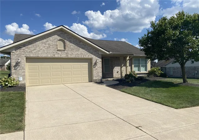 Photo 2 of Single family home for sale at 1724 Brandonhall Dr, Miamisburg, OH 45342 | MLS# 968228 | Listing updated on 2026-09-04