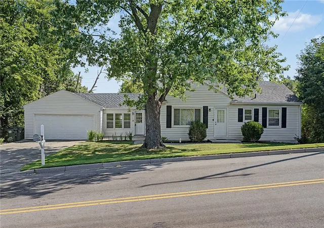 Photo 3 of Single family home for sale at 650 S Elm St, Dayton, OH 45449 | MLS# 968125 | Listing updated on 2026-10-01