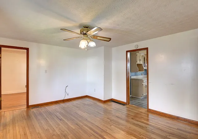 Photo 4 of Single family home for sale at 528 Osborn Ave, Fairborn, OH 45324 | MLS# 968269 | Listing updated on 2026-09-07