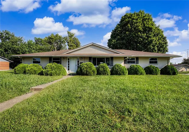 Photo 2 of Single family home for sale at 529 N Eppington Dr, Dayton, OH 45426 | MLS# 968297 | Listing updated on 2026-09-06