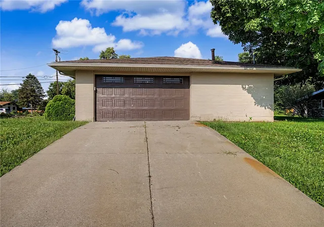 Photo 3 of Single family home for sale at 529 N Eppington Dr, Dayton, OH 45426 | MLS# 968297 | Listing updated on 2026-09-06
