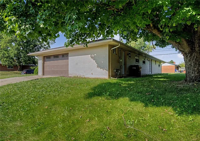 Photo 4 of Single family home for sale at 529 N Eppington Dr, Dayton, OH 45426 | MLS# 968297 | Listing updated on 2026-09-06