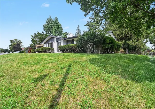 Photo 3 of Single family home for sale at 350 Blairwood Dr, Dayton, OH 45426 | MLS# 968289 | Listing updated on 2026-09-07
