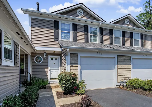 Photo 2 of Townhouse for sale at 774 Stoneharbor Ln, Maineville, OH 45039 | MLS# 968013 | Listing updated on 2026-09-08