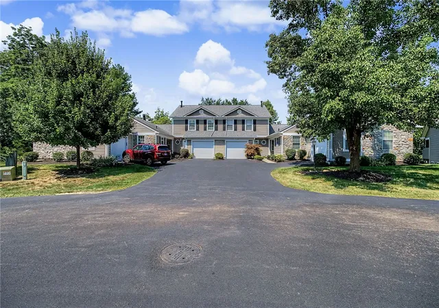 Photo 2 of Townhouse for sale at 774 Stoneharbor Ln, Maineville, OH 45039 | MLS# 968013 | Listing updated on 2026-09-08