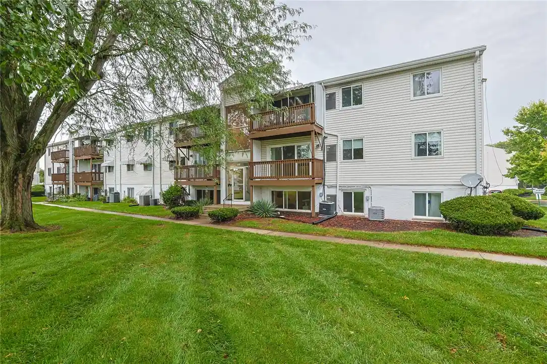 Listing Photo 2 - Condo for sale in 2260 Coach Dr located at 2260 Coach Dr, Dayton, OH 45440 - Unit 2260 Coach Dr